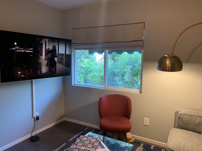 Building Photo - 2026 Holly Hill Ter