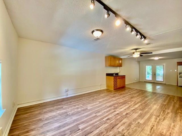 Building Photo - 2125 Forest Oaks Dr