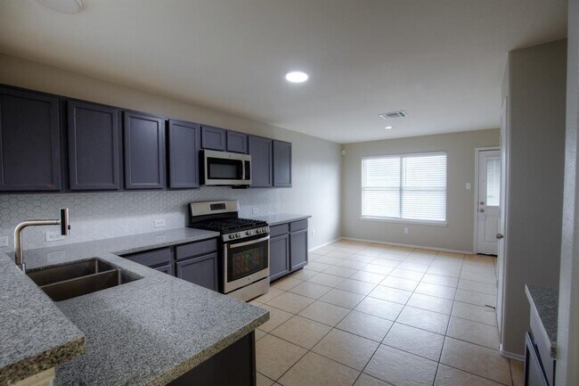 Building Photo - 718 Remwick Dr