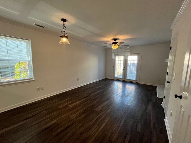 Building Photo - 154 Lullwater Dr