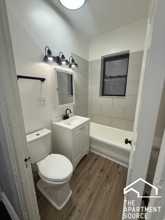 Building Photo - 5214 1/2 S Drexel Ave