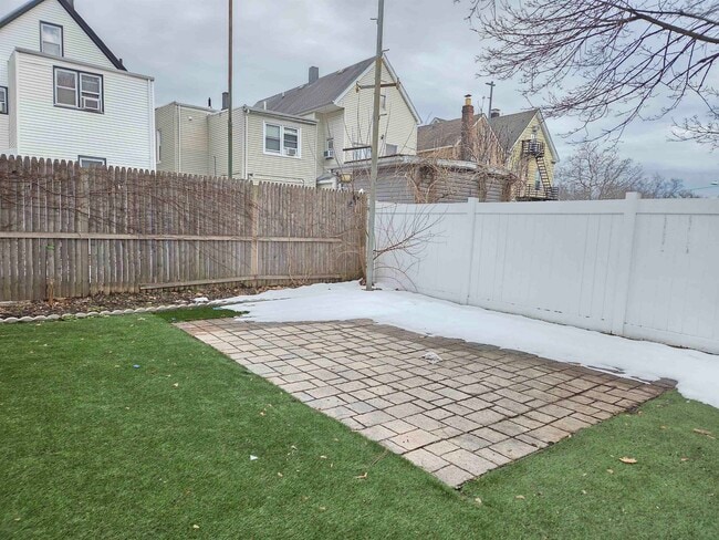 Building Photo - 120 W 44th St