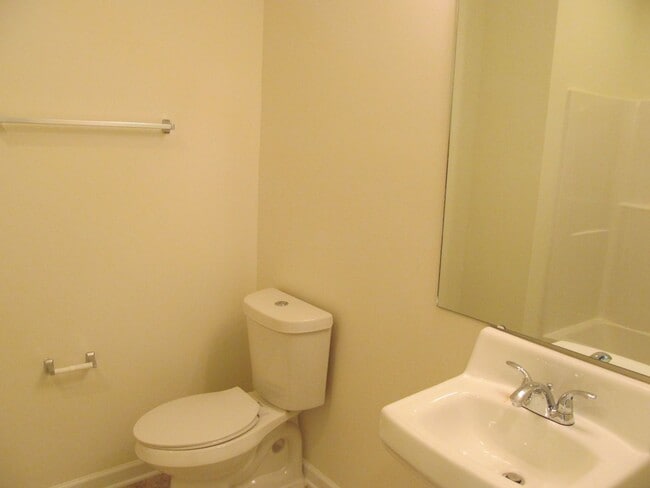 Building Photo - Lower level Condo