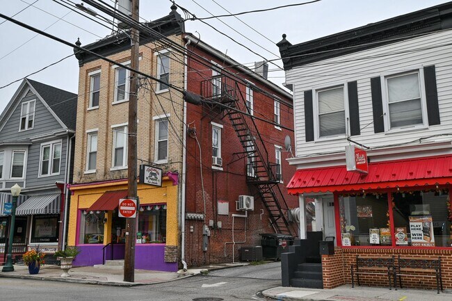 Building Photo - 213 3rd St