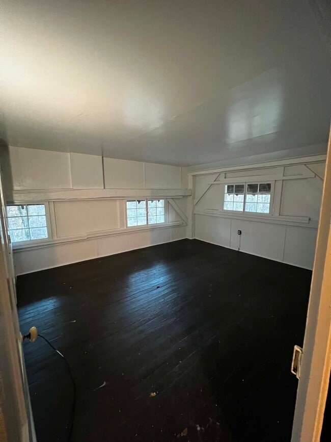 Building Photo - 121 Hilltop Cir