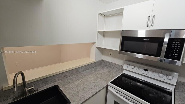 Building Photo - 5720 SW 5th St