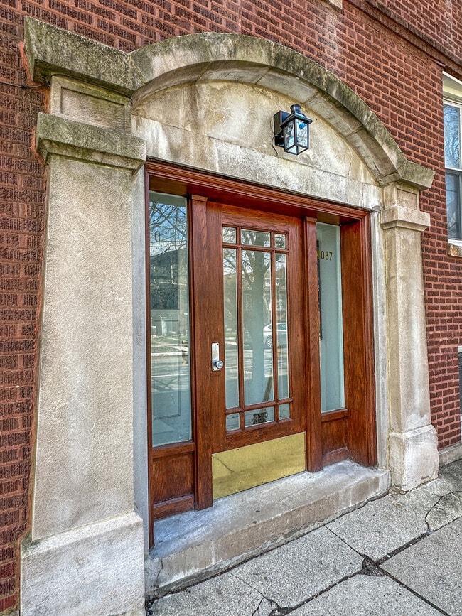 Building Photo - 4045 W Argyle St