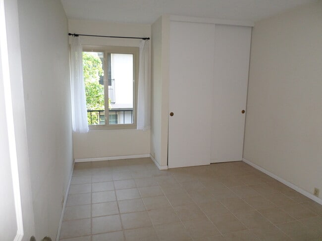 Building Photo - UTC 3 bedroom Townhome