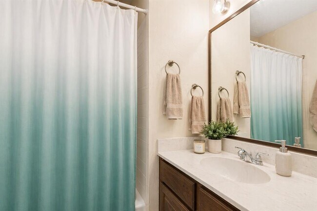 Building Photo - 2216 San Gabriel St