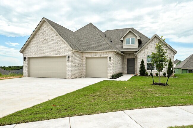 Building Photo - 2116 Josslyn Pl