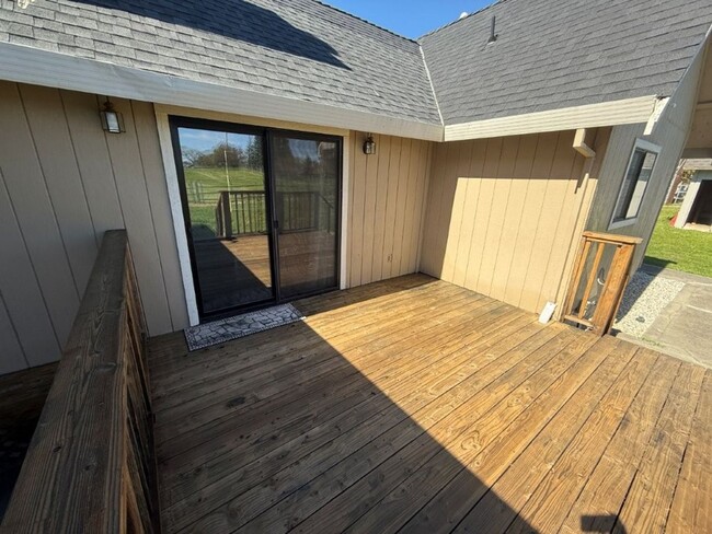 Building Photo - Unique 2 Bedroom Country Property Vacaville *Star Rentals