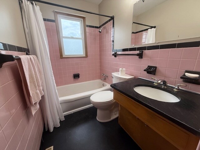 Building Photo - 880 N Huntington St