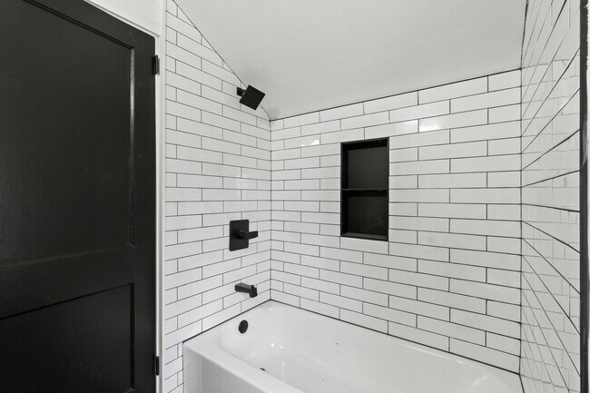 Building Photo - 314 Pennoak Dr