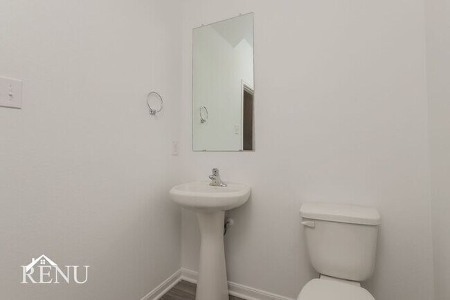 Building Photo - 3018 Jackson Smt