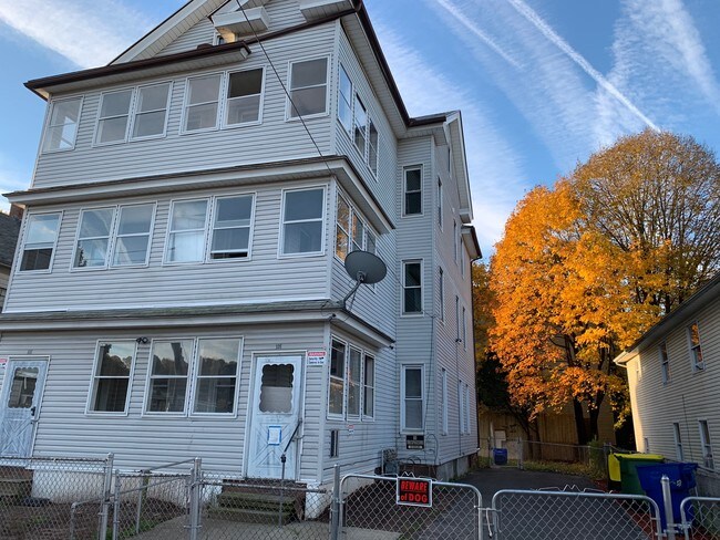 Building Photo - 106 Locust St