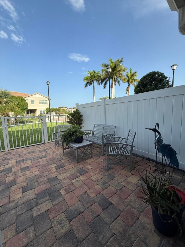 Building Photo - 56 Sabal Ct