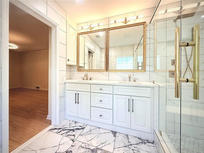 Building Photo - 200 W Paces Ferry Rd NW