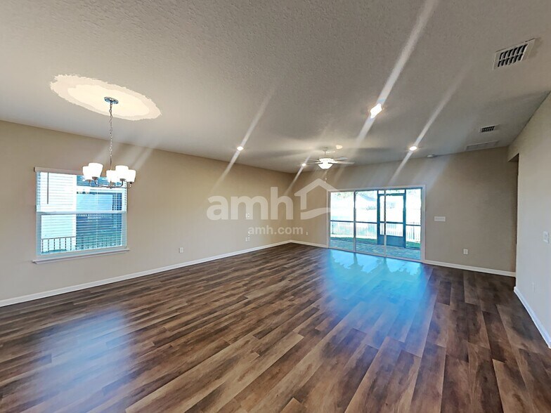 Building Photo - 40 Hemlock Pt