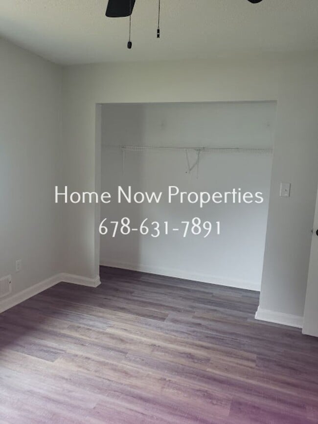 Building Photo - Modern Townhome w/ Granite Kitchen + Fenced Yard – Move-In Ready