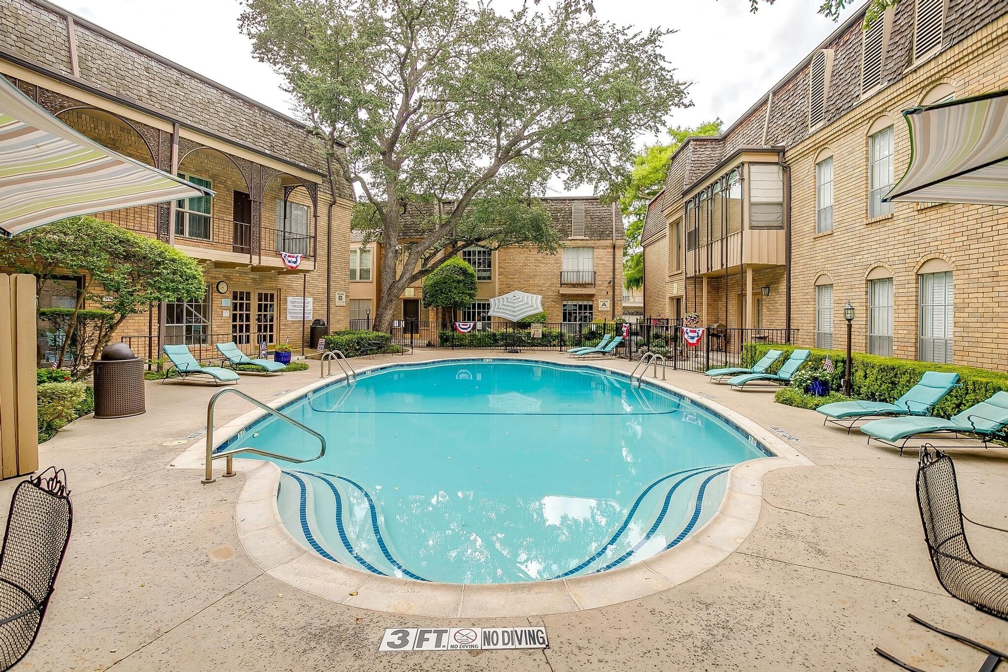 Building Photo - 4312 Bellaire Dr S