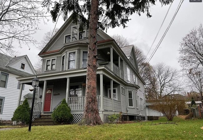 Building Photo - 420-422 Douglas Street