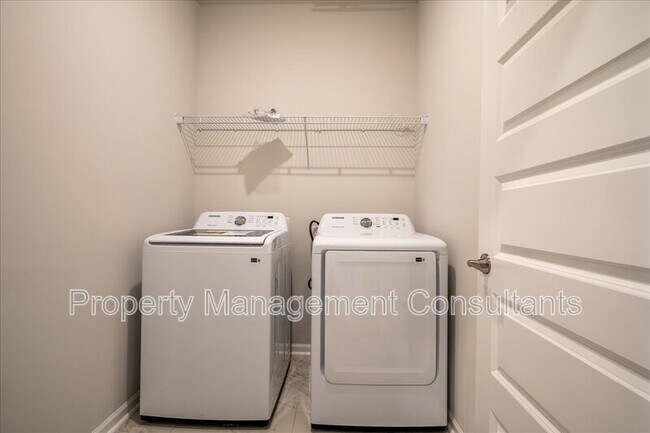 Building Photo - 14653 Mountain Strm Dr