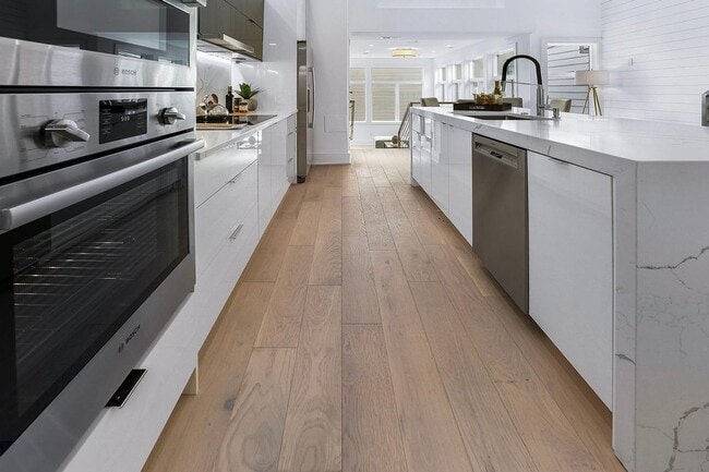 Building Photo - Private Double Decker Rooftop! - Modern Lu...