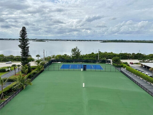 Building Photo - 5420 N Ocean Dr