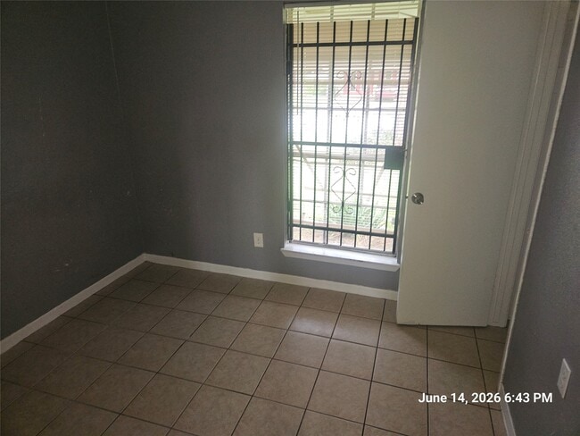 Building Photo - 1534 Tarberry Rd