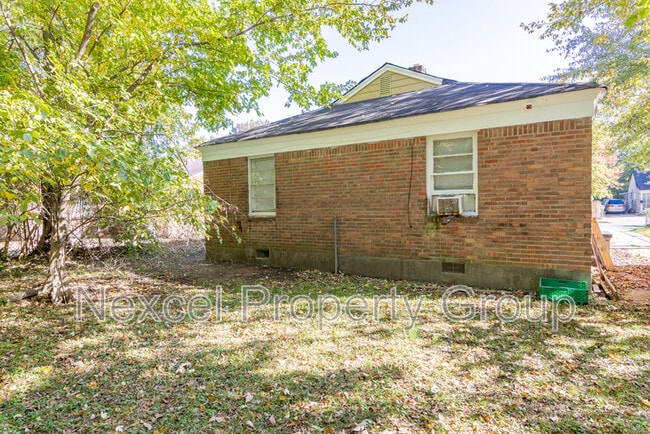 Building Photo - 1677 Echles St