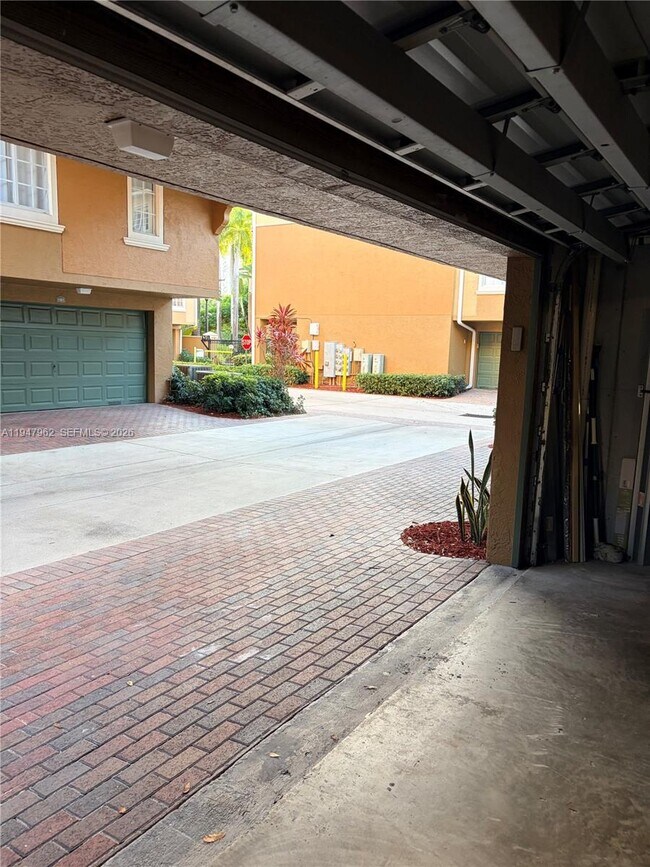 Building Photo - 2941 NE 185th St