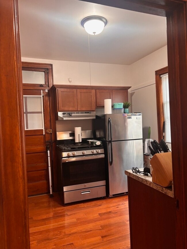 Building Photo - 6832 W Medill Ave