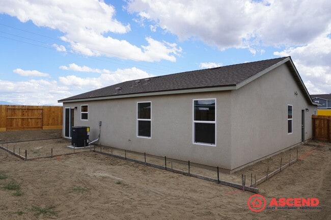 Building Photo - Energy-Efficient 3 Bed / 2 Bath Home with Solar, Garage & Full Kitchen Appliances