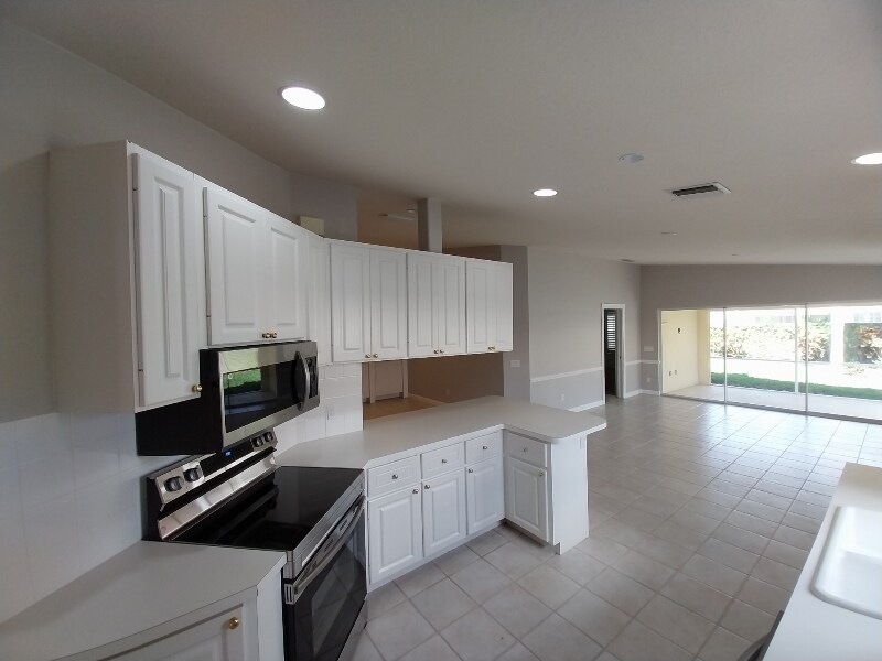 Building Photo - 5674 Eleuthera Way