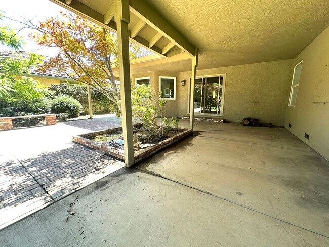 Building Photo - Beautiful 3-Bedroom Home with Open Floor Plan & Private Backyard