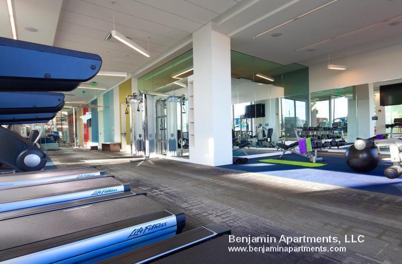 Building Photo - 320 D St