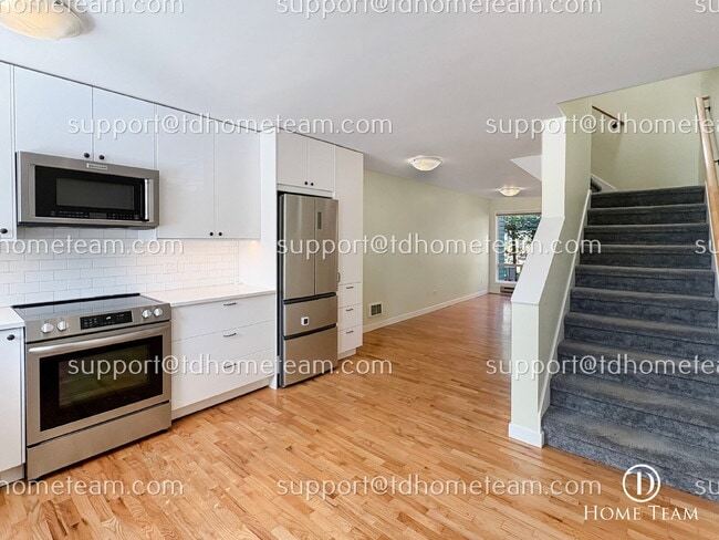 Building Photo - "Charming 2-Bed Townhouse with Gleaming Hardwood Floors in Vibrant Seattle Neighborhood"