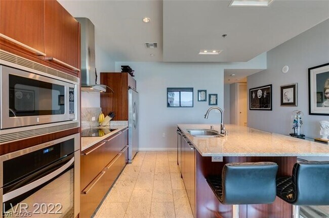 Building Photo - 4471 Dean Martin Dr