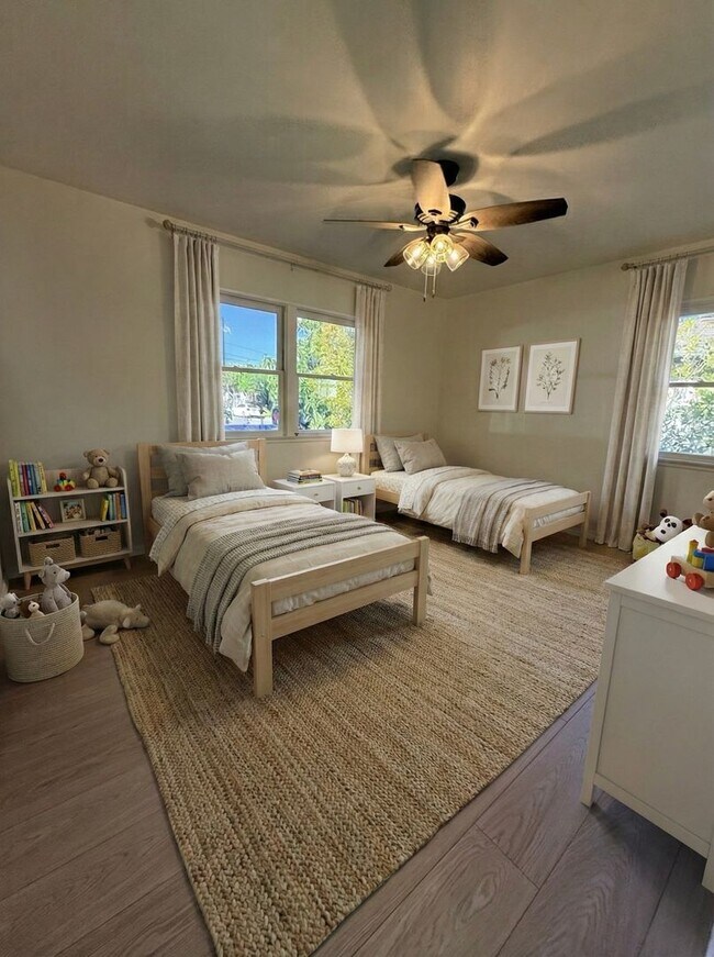 Building Photo - 3Bd House w/ HUGE Yard + RV Parking + New Appliances!