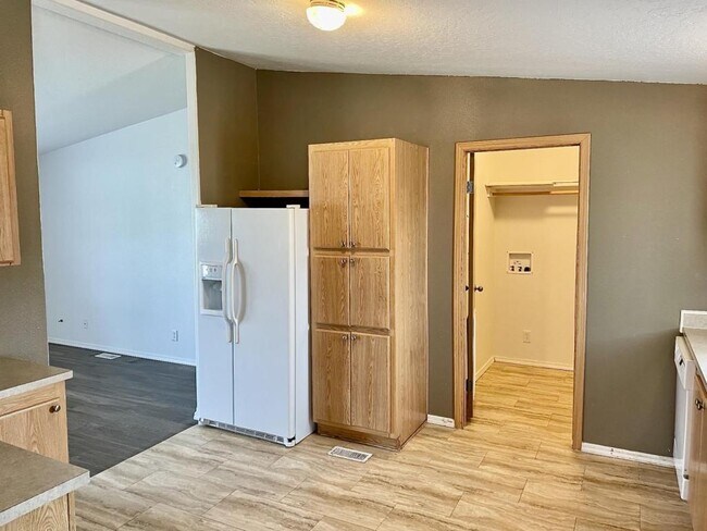 Building Photo - 3942 E 185 N