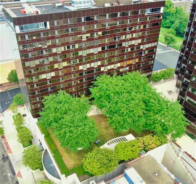 Building Photo - 127 Greyrock Pl
