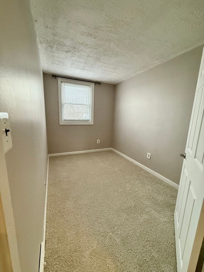 Building Photo - 3 bed 1 bath