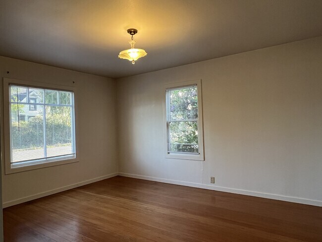 Building Photo - 262 12th St