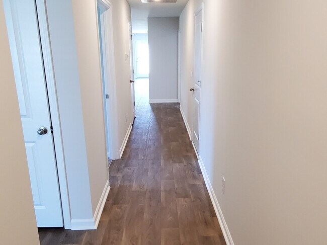 Building Photo - 1015 Course Ln