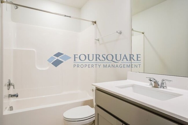 Building Photo - Townhome | 2nd Floor Back Deck | Washer/ D...