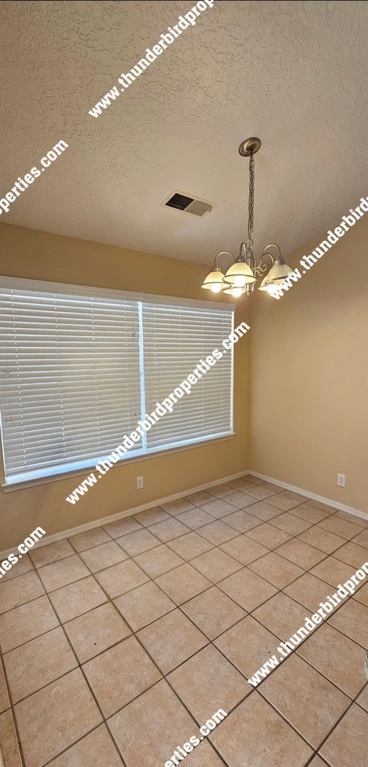 Building Photo - Charming NW 4 Bedroom Home - $500 off first month's rent