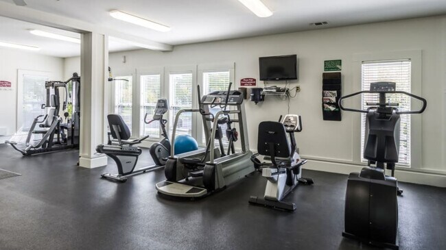 Building Photo - 5489 Crescent Ridge Dr