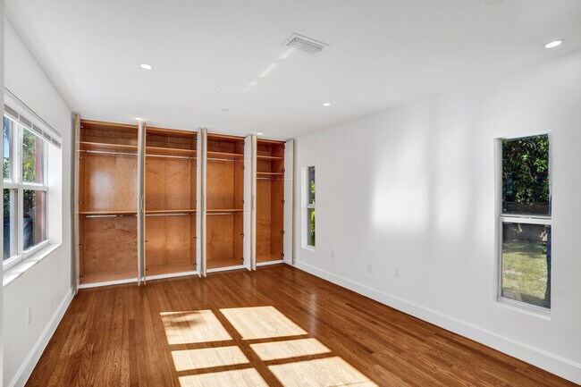 Building Photo - 20 NW 101st St