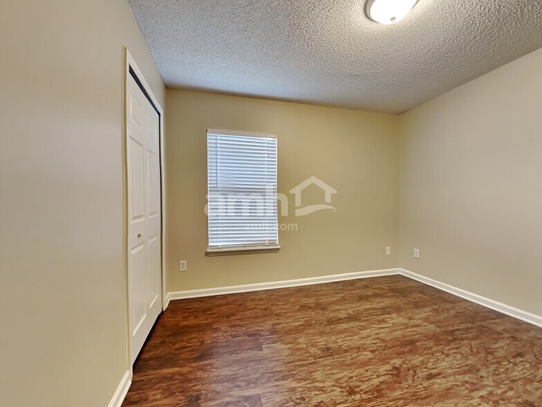 Building Photo - 530 Fallen Timbers Dr