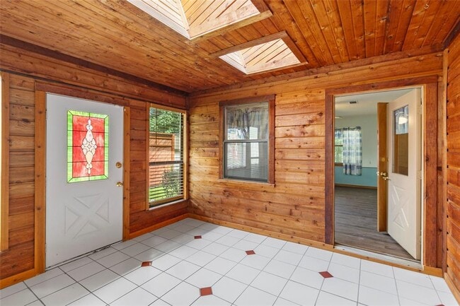 Building Photo - 2101 Bush Dr